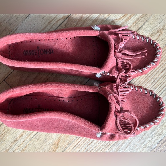 Red Minnetonka moccasins size 9 - Picture 6 of 7